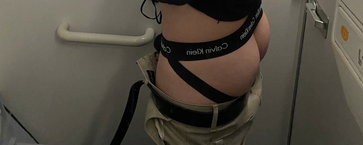 Steven49911's tweet photo. Chi vuole prendere l’aereo con noi? 🍆🍆 https://t.co/hFzTgcMsEh