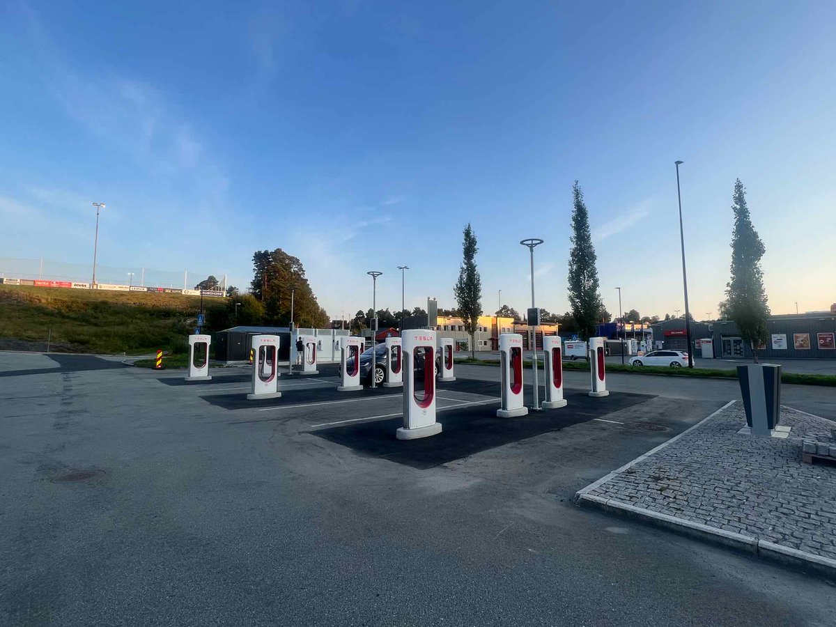 TeslaCharging tweet picture