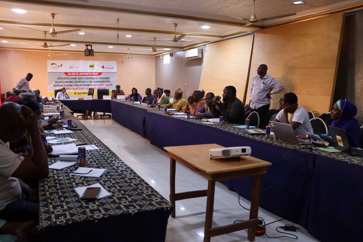 Courant la journée, une vidéo de témoignages de la phase 1 a été projetée, suivie d'une présentation de la nouvelle phase du projet. À la suite des présentations, les participants ont exprimé leur enthousiasme et ont partagé des recommandations pour assurer le succès du projet.