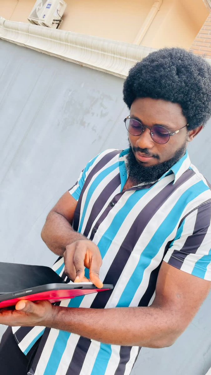 pixelvision_ng's tweet photo. People will always stare, make it worth their while with our premium blue cut glasses🤗
A Pixel Gee🔥
#bluecut #pixelvision #bluecutglasses #techguy #healthyeyes https://t.co/VqvTRmk9Qk