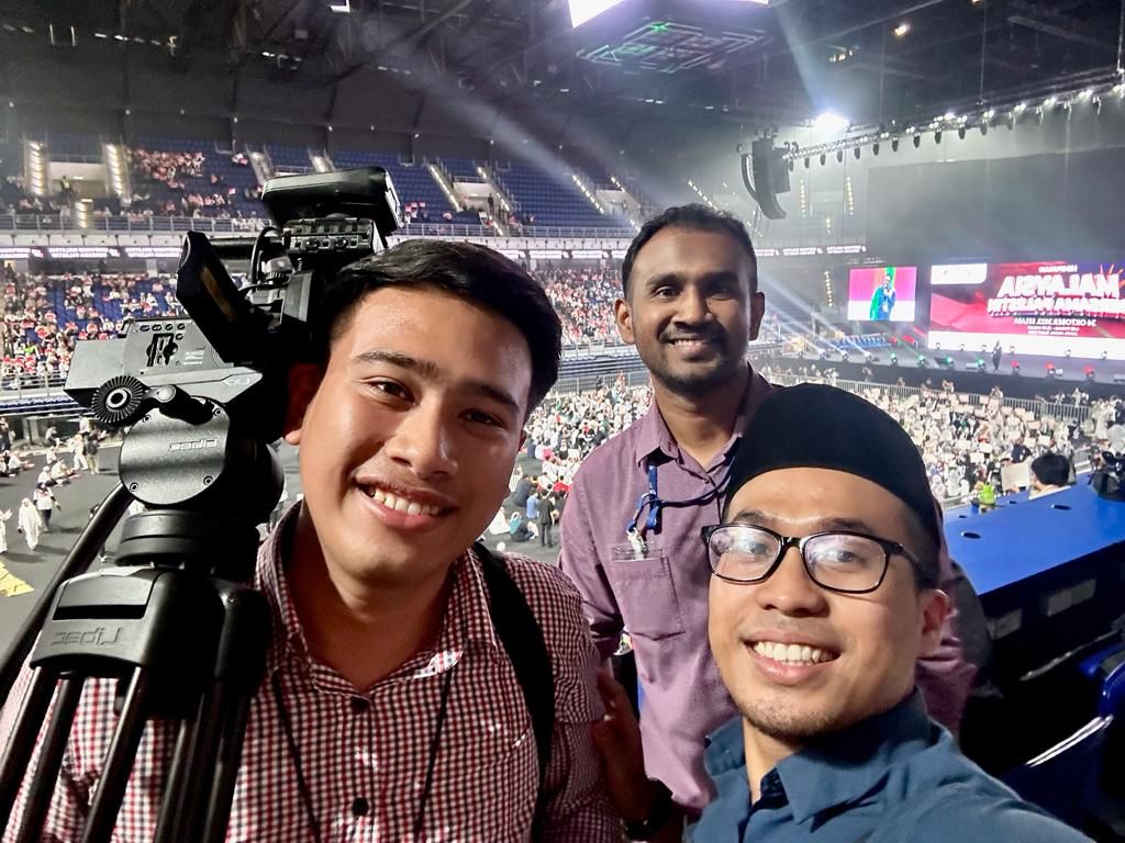 ikimmedia's tweet photo. Himpunan Malaysia Bersama Palestin di Axiata Arena Bukit Jalil. Kuala Lumpur. Wakil warga IKIM turut hadir sebagai tanda solidariti buat Palestin. #SolidaritiPalestin #MalaysiaMadani #IKIM https://t.co/4AkqUdKN8V
