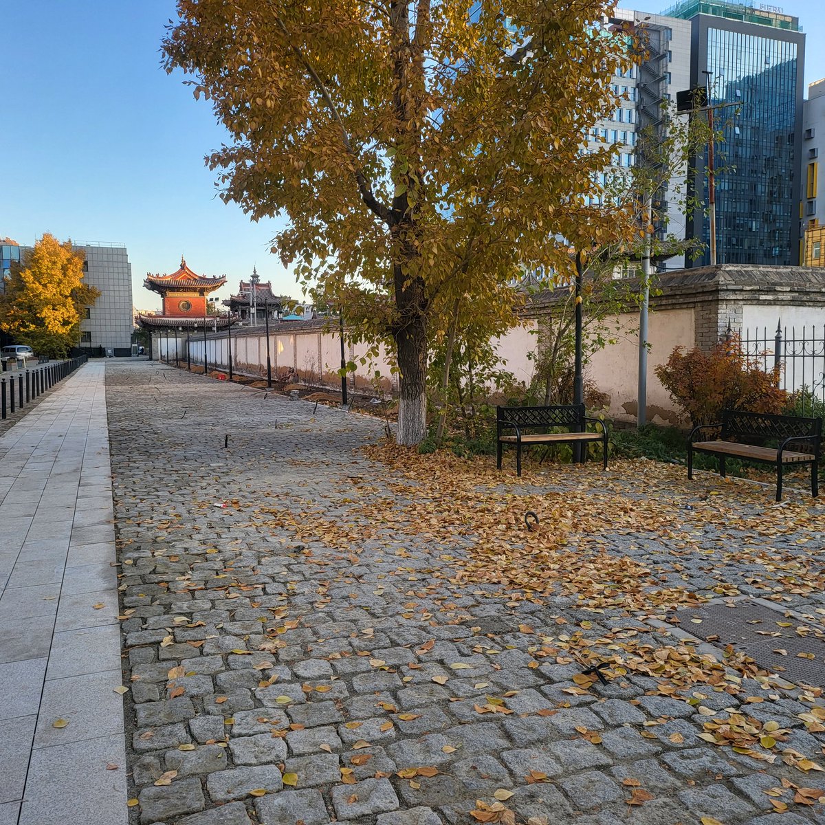 OtgonbayarT's tweet image. Олон олон Монгол залуус ур ухаанаа зарж үйлдвэрлэсэн чулуун бүтээгдхүүн! Он цаг улиравч улам өнгө орж үнэ цэнэ нь өснө. 👍👌