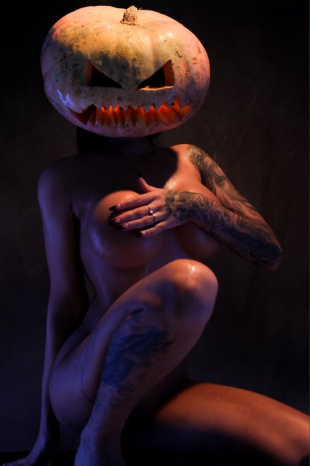 Сandy or sex? 😘 #ChaturbateHalloween  @Chaturbate https://t.co/7p7Fz4K3Wu<a href="/tag/chaturbatehalloween"class="tags">#ChaturbateHalloween</a><a class="tags" href="/tag/chaturbate">@chaturbate</a>