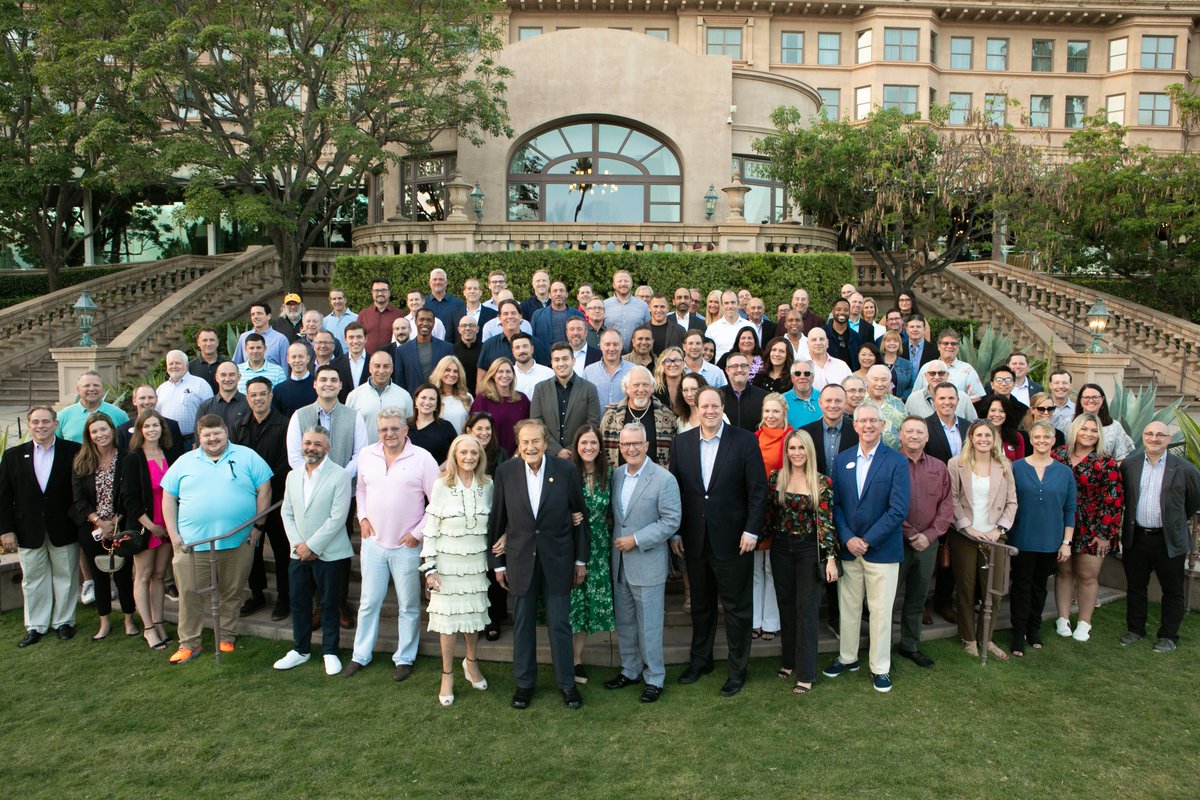 asicentral's tweet photo. Group shots from the #ASIPowerSummit. How many promo pros can you spot?
ποΈ spy: @tim_andrews_asi @daledenham @ScottNussinow @licensetoswag Ross Silverstein (@iPROMOTEuTweet) @JillyOH.
Who else do you see? https://t.co/kQmrXdQ4Gy
