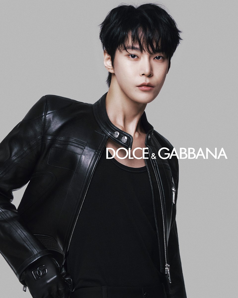 Global Ambassador Doyoung photographed by Jong Ha Park for #DGFW23.
#DolceGabbana #DGxDOYOUNG 

Stylist: Young Jin Kim 
Makeup: Seong Eun An 
Hair: Song Hee Han 

Discover the collection at bit.ly/DGxDOYOUNG-FW23