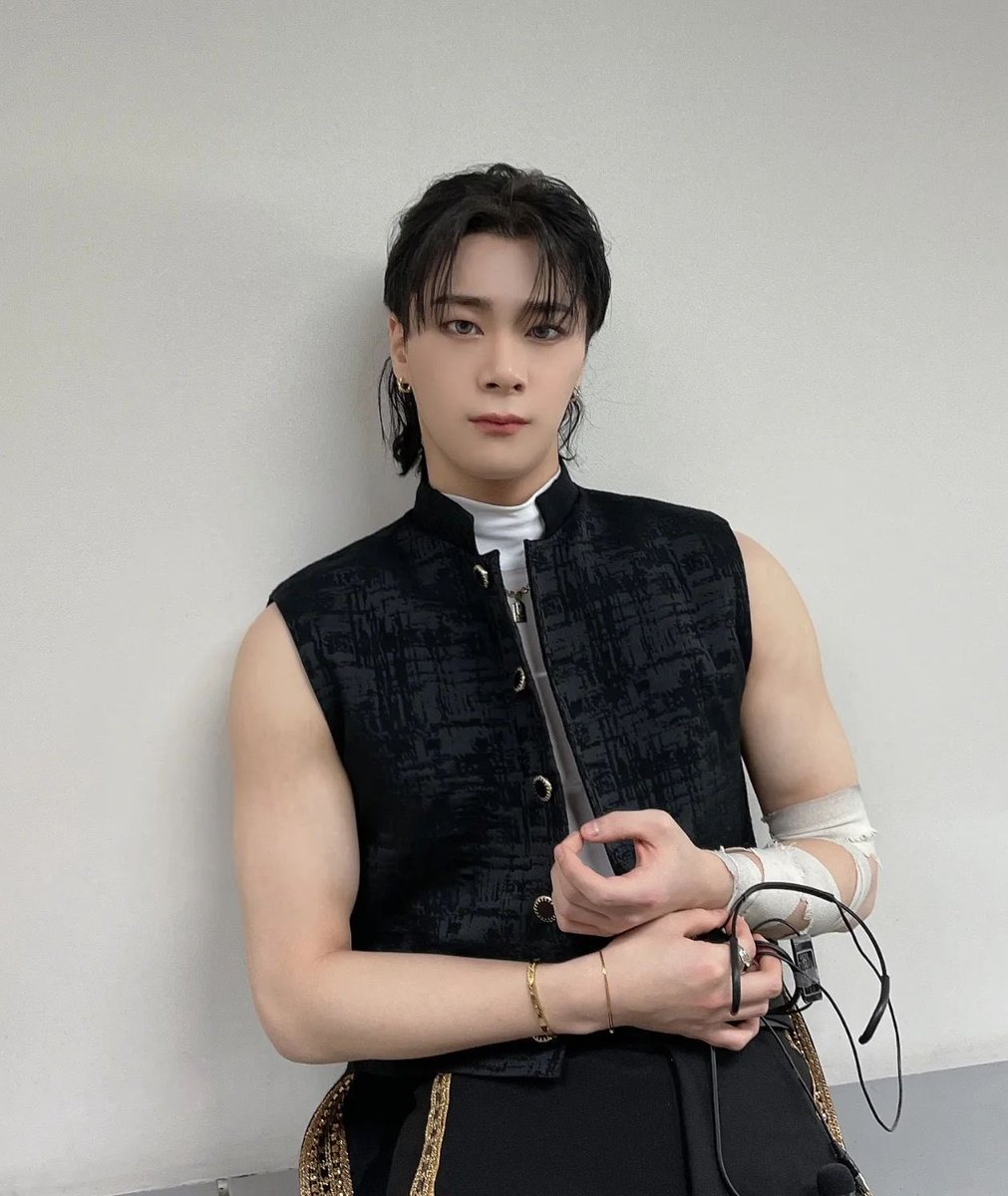 moonbinthinker's tweet photo. this look was so crazy!!!! https://t.co/LCAWzGl7Zz