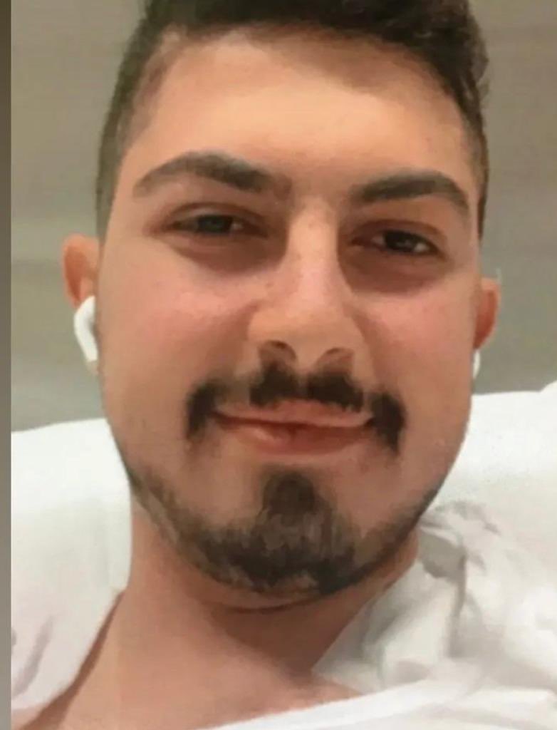 “İnna Lillahi ve inna ileyhi raciun”

Eski Batman İl Milli Eğitim Müdürü, kıymetli dostumuz Kadir Banlı hocamızın torunu genç kardeşimiz Fırat Demirhan’ın vefat haberini teessürle öğrendim.

Merhuma Cenab-ı Allah’tan rahmet, kederli ailesine başsağlığı ve sabırlar dilerim.
Mekanı