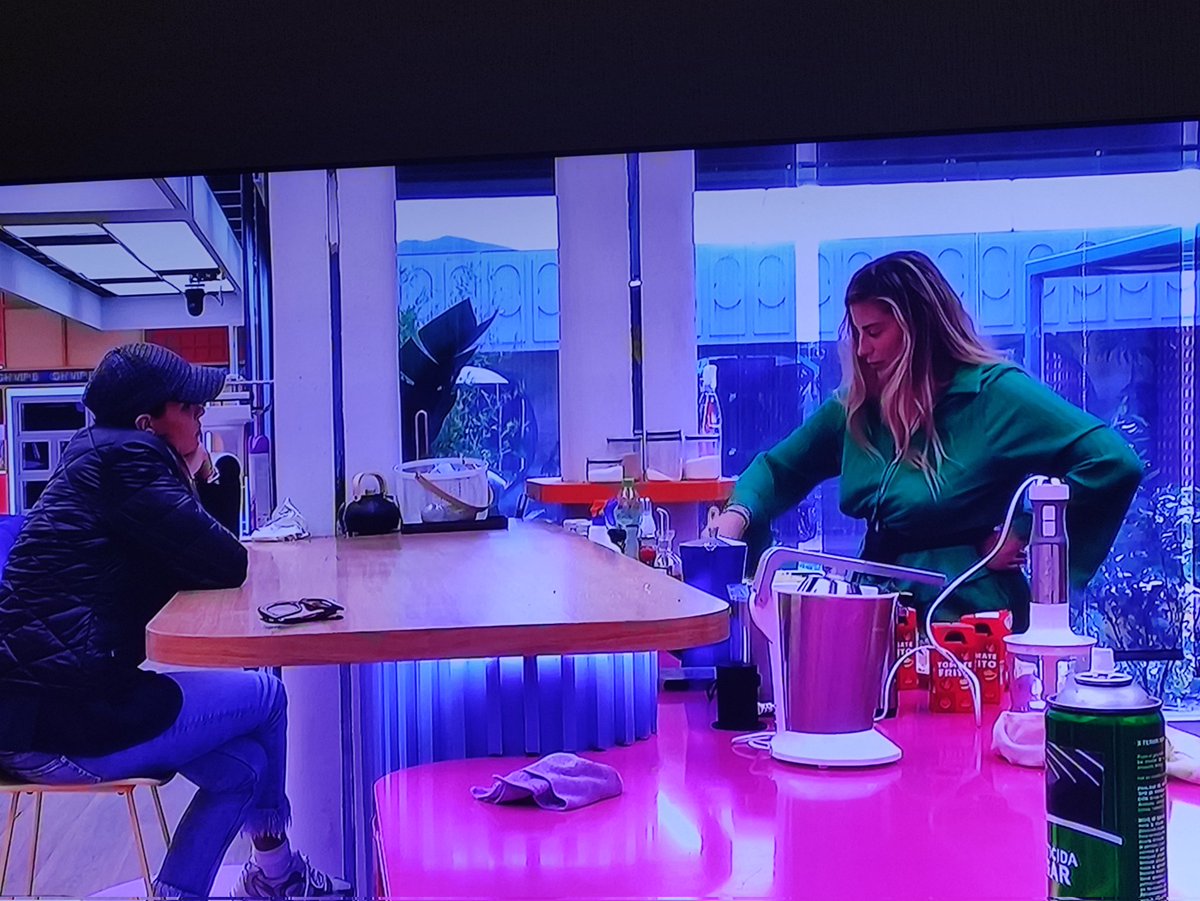 Plnc_Lydia's tweet photo. SUSANA CUANDO SALGA DE GH SE VA A EEUU ,DICE Q ELLA ES INDEPENDIENTE ,Q VIVE EL DIA A DIA, Q NO DEJA DE HACER SUS PLANES X NADIE, Q LO ÚNICO Q NO SABE Q VA HACER ZEUS...
VAMOS QUE 3 COJO**** LE IMPORTA JAJAAAJ #GHVIP24O #GHVIP24 https://t.co/enuDit0MzL