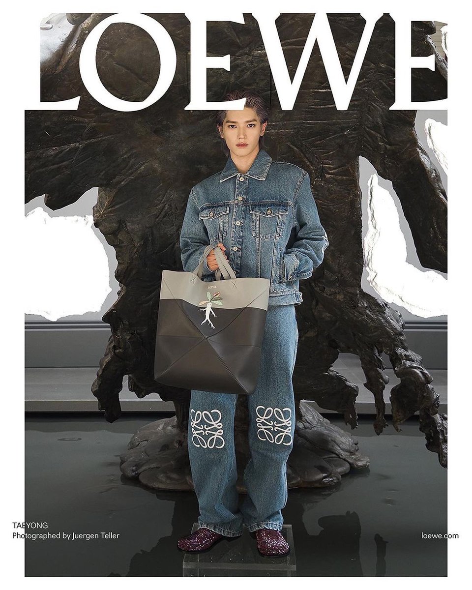 HallyuSG's tweet photo. Fronting @LoeweOfficial’s Spring Summer 2024 pre-collection is no other than the South Korean singer-songwriter #Taeyong.

#태용 #NCT #엔시티 #NCT127 #엔시티127 #NCTU #엔시티유 #LOEWE #LOEWESS24 https://t.co/BMZdLfbShQ