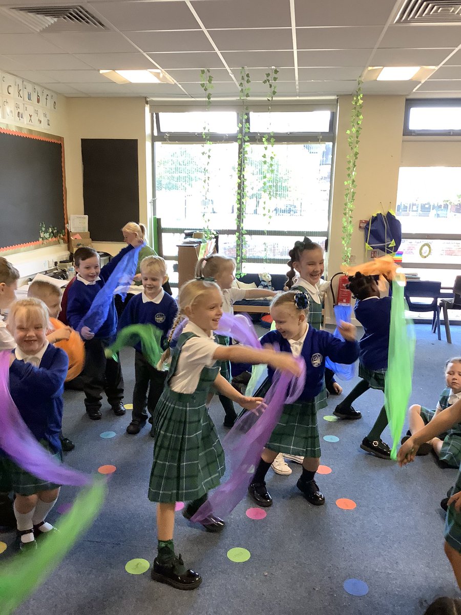 1B_stjohns's tweet photo. 1B learnt all about the story of a very important and courageous woman, Rosa Parks, during their workshop for Black History Month. They retold the story through role play and finished with a carnival style celebration 🎉 https://t.co/esbfCA0xAd