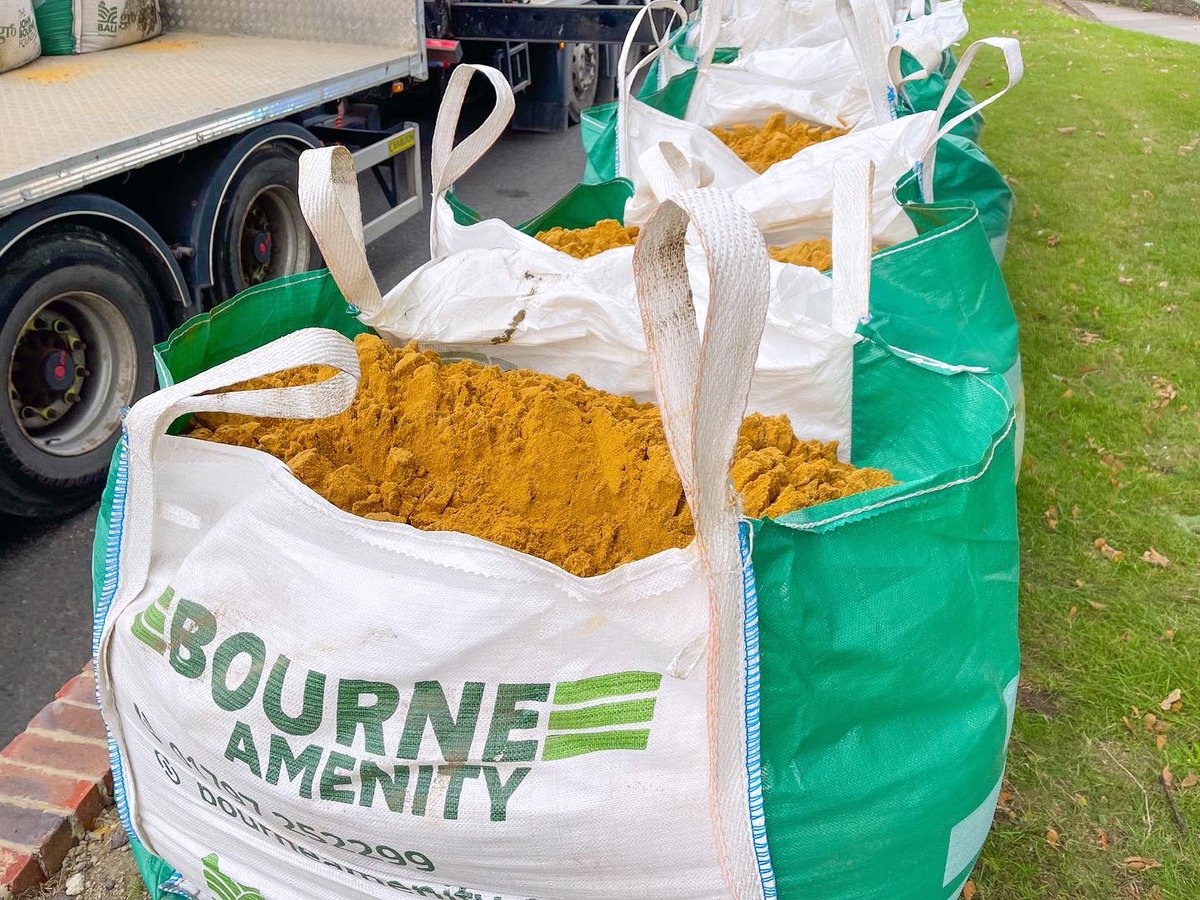 Bourne_Amenity's tweet photo. “Making Space for Nature”
Over recent months we have been supplying regular client @MaylimLtd with a variety of material for the South Thamesmead Garden Estate project (in partnership @PeabodyLDN)
#TS1Topsoil, Washed #Subsoil Sand, #RainGardenSoil & #CompostedBark https://t.co/hePFULeecs