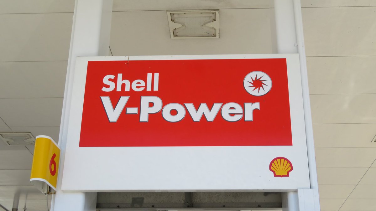TYANBARAGAMER's tweet photo. 新デザインのシェル。V-powerというブランドが輝かしい。
#昭和シェル #出光昭和シェル #Shell #Showa_Shell #筑後小郡インターSS #Shell_V_power https://t.co/L5RKkT5JZQ