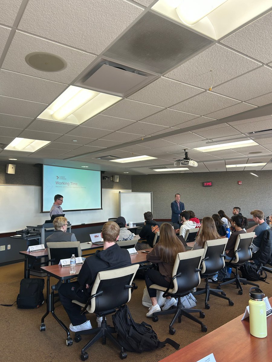 Meeting students and having the opportunity to talk about #accounting and <a href="/PwCUS/">PwC US</a> is one of my favorite parts of my job! Thank you, <a href="/UWBusiness/">Wisconsin School of Business</a>, for having me on campus last week and for our insightful discussions.