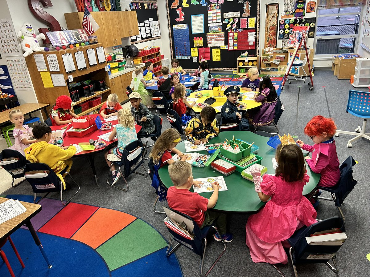 Red Ribbon Week 💙🐻🐾 We have a room full of special characters! #bearshine