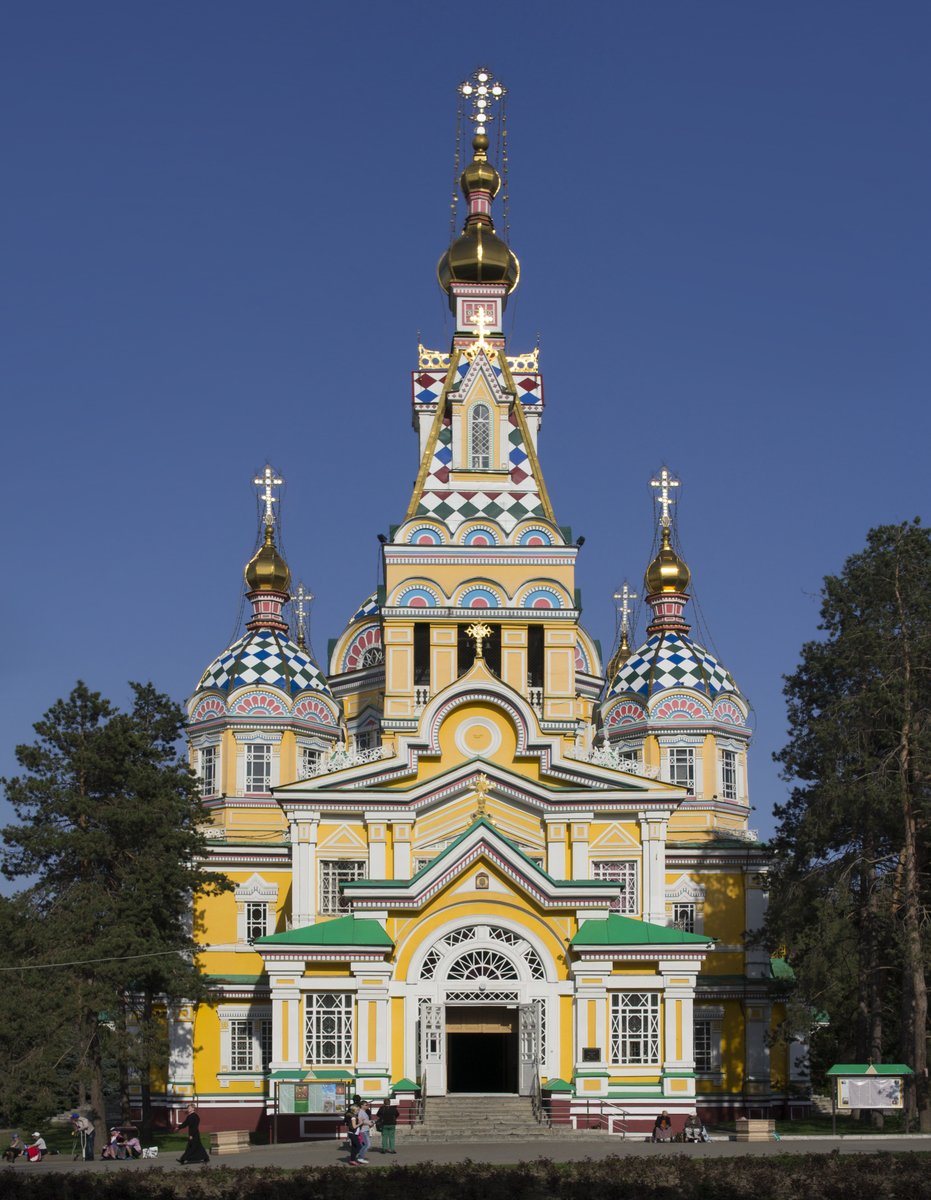 Pahrulitours's tweet photo. Zenkov's Cathedral
The beautiful cathedral, inside Panfilov Park, towers over the trees and offers a great show with its bell tower high on a background of snowy mountains. It’s a charming building with its bright colors and shiny tiles under the sun's rays. https://t.co/hZfaDtlk0k