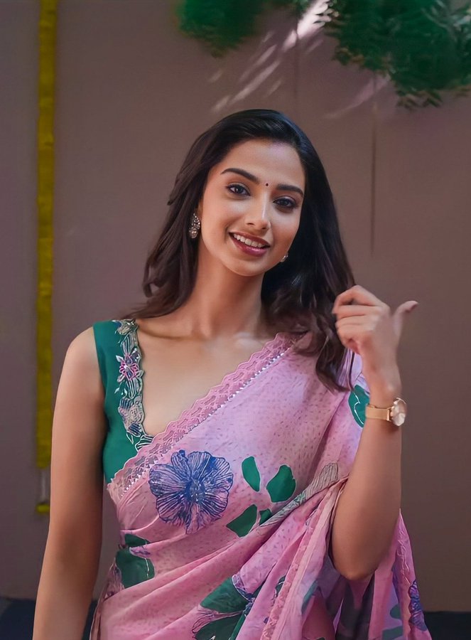 F9NQhnwbIAAajjA?format=jpg&name=900x900