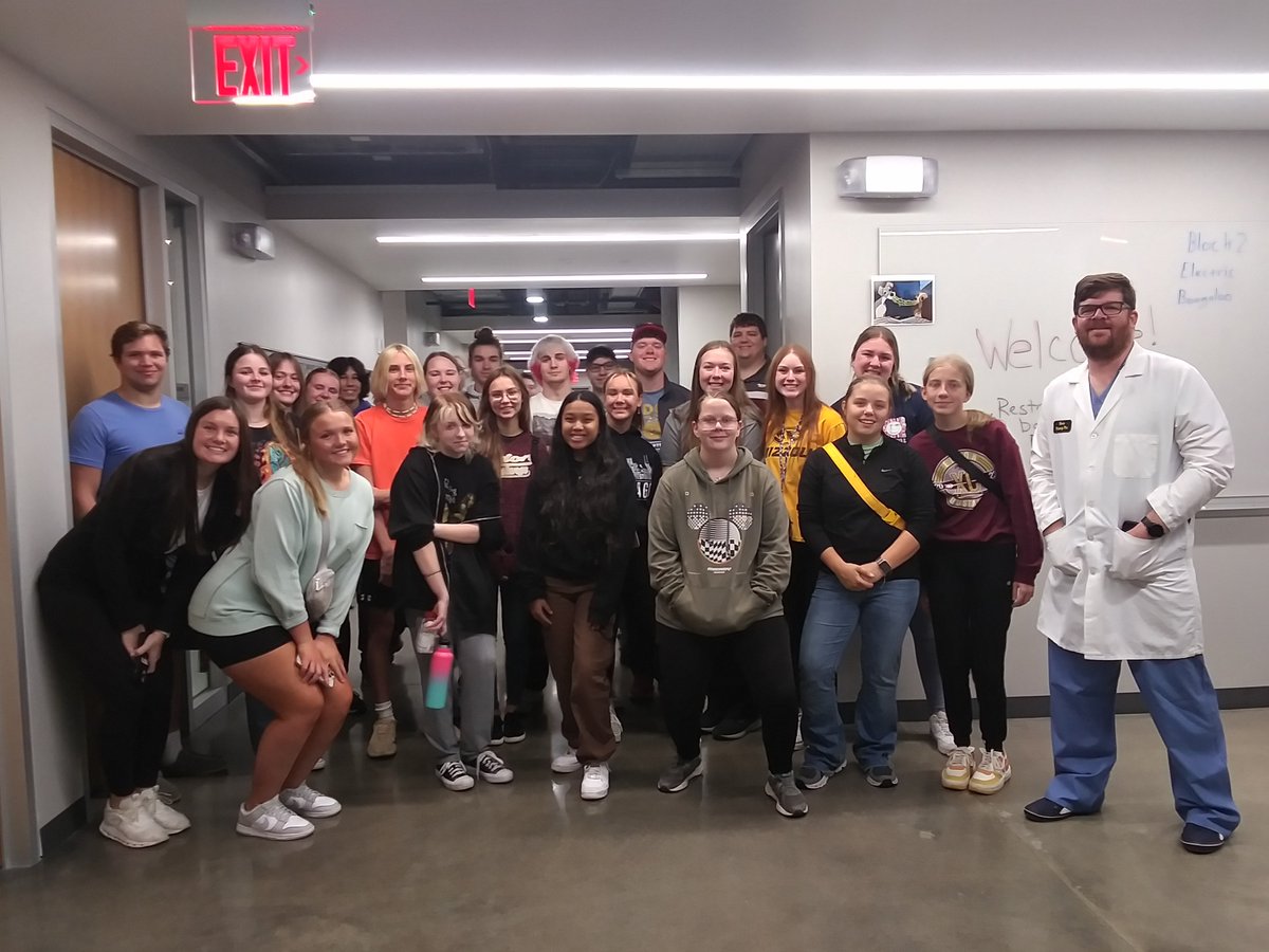 JKWLifeScience's tweet photo. Students from Eldon had a fantastic learning experience @ Mizzou's Anatomy Lab with the gift of life program.  Thanks to Dr.Flaherty and his head students for this opportunity. https://t.co/Krus8TcVCc