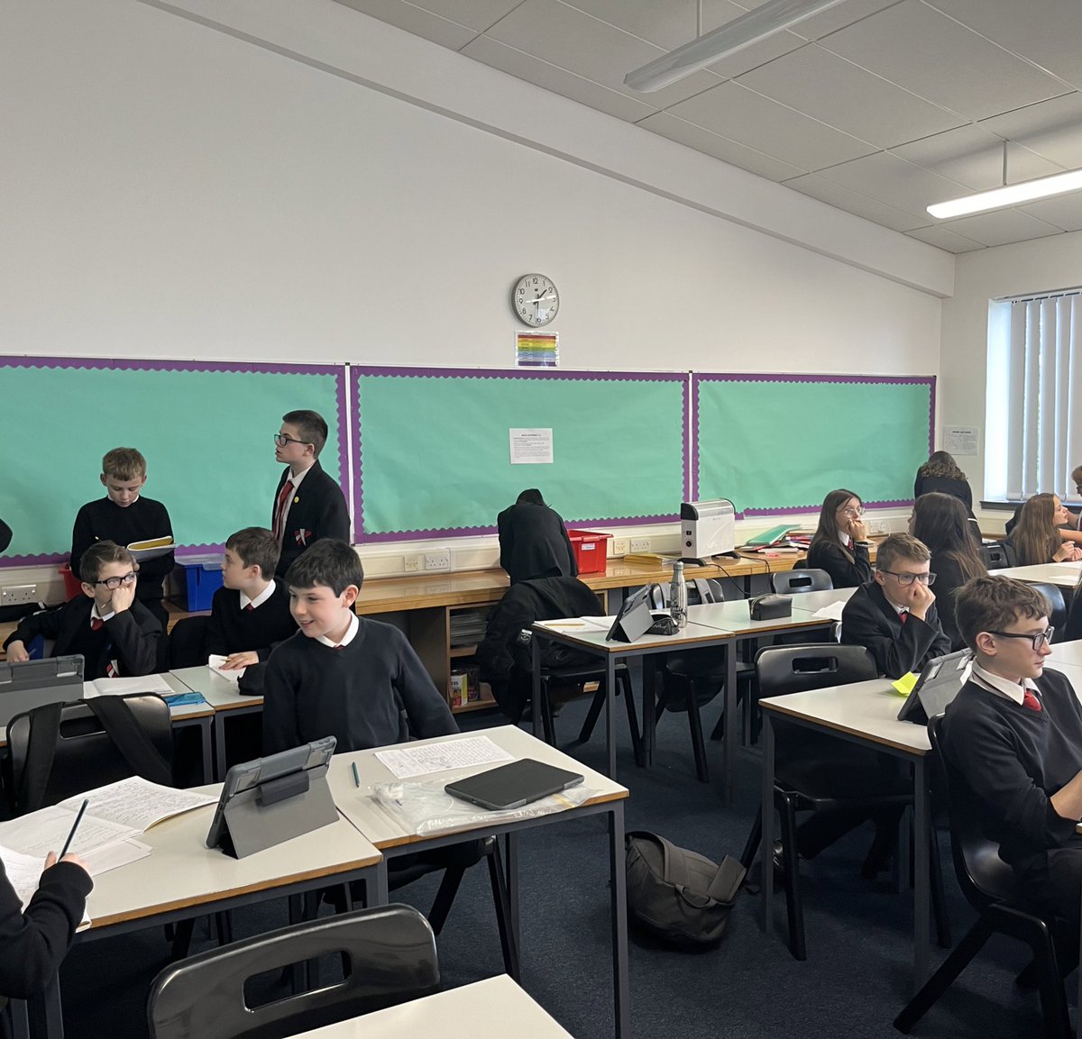 1.3 were working in groups to find out information about the Battle of Bannockburn! They now have to create and act out a news report using the information they have found. Great work so far and looking forward to seeing the finished articles on Friday! 📰🎬🗯️ #RRS #Article13