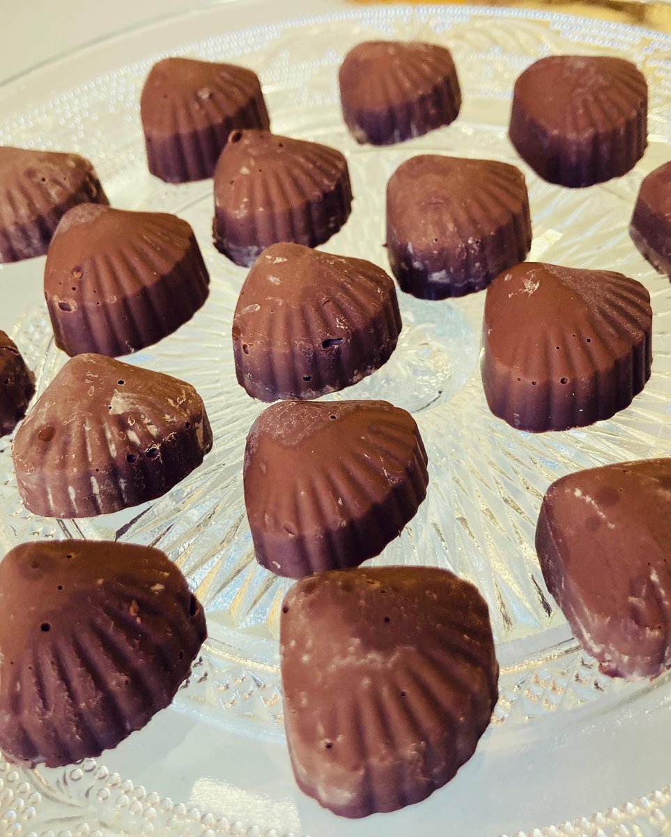 MuseumBathStone's tweet photo. We are open this half term for Bath Museums Week!

Visit us today &amp; tomorrow between 10am &amp; 4pm for #GEOLOGY fun!
And if you’re quick, you can enjoy a delicious bat biscuit, rock cake or brachiopod chocolate with your visit! 🦇🍪🪨🧁🐚🍫 https://t.co/C8mKsglFoE