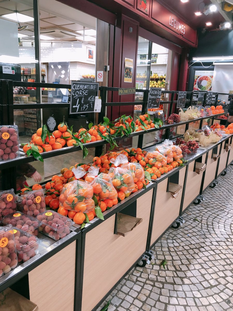 I went to buy my favorite fruits today. Fresh and really tasty fruit. Fruit is my favorite thing to eat🍓🍇😋
