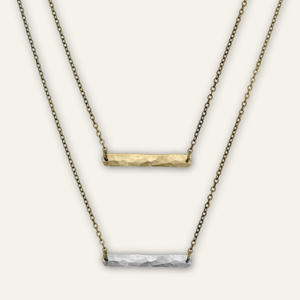 Simple bar necklaces hammered, by me! 🔨🔨🔨 Which do you like better? Silver or gold? #minimalistjewelry #barnecklace #handmadejewelry #artisanjewelry Find them here ⚜ linkin.bio/beatrixbell