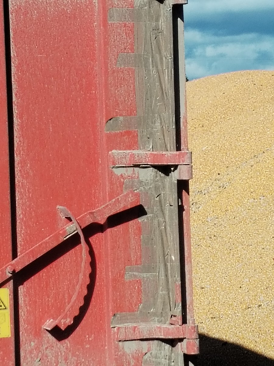 Veaulin1's tweet photo. Le #scotch est le second meilleur outil de bricolage après la ficelle bleu bien sur !
#bricolo #agriculture #moisson23 https://t.co/u82tjV64Ld