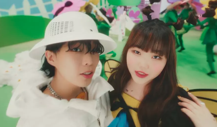 AboutMusicYT's tweet photo. MelOn TOP 100 chart at the moment:

1. SEVENTEEN - God of Music
2. AKMU - Love Lee
3. Jennie - You & Me
4. AKMU - Fry's Dream
5. IVE - Either Way
6. Jungkook - Seven
7. IVE - Baddie
8. Dynamic Duo, Lee Young Ji - Smoke
9. Lim Youngwoong - Love Always Run Away
10. Lim Youngwoong - Do Or Die