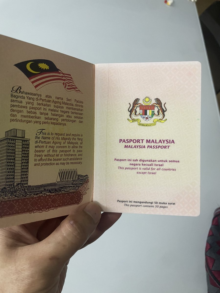 m0zios's tweet photo. Tahukah anda passport Malaysia menyatakan passport ini sah ke seluruh negara kecuali I S R A E L laknatullah. Fin Narrri Jahannam!!

Kita tidak iktiraf haiwan2 itu sebagai sebuah negara! Sebab mereka bukan sebuah negara pun!

“This passport is valid for all countries except????” https://t.co/tIZoko17Yj