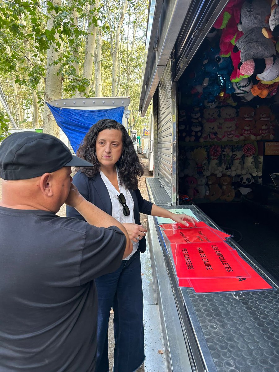 Avui hem presentat la campanya de Fires en català per reforçar la presència de la nostra llengua a les Fires de Sant Narcís. Davant l’escenari de pressió que estem vivint, ara més que mai, #viulesfiresencatalà.