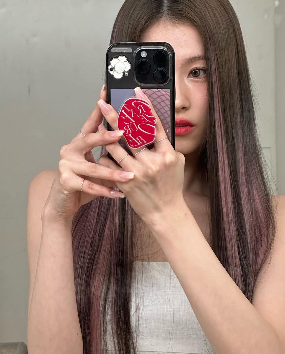 Kyla (@auuvtumn) on Twitter photo 