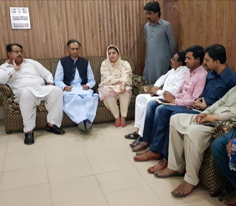 یاد ماضی
میڈم صبا صادق چیئر پرسن چائلڈ پروٹیکشن ویلفیئر بیورو پنجاب(سابقہ)،اسسٹنٹ کمشنر جڑانوالہ،رائے حیدر ایم پی اے(سابقہ) اسد اقبال میڈیکل سوشل ویلفیئر کے ہمراہ بحالی اطفال پر تبادلہ خیال کرتے ہوئے