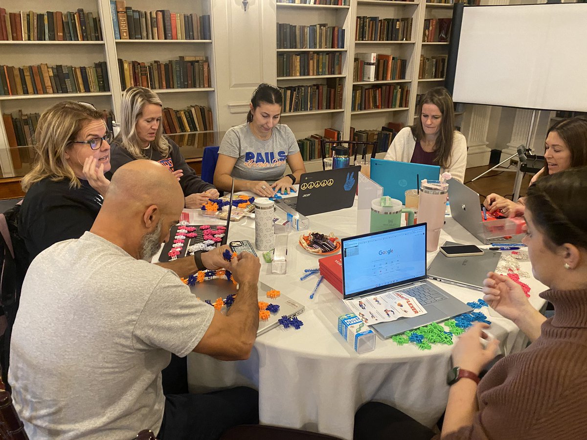 jlbowling's tweet photo. The #RESAmakers get creative @thehenryford as they build something to wear with   @luxblox @THFinHub @GabrionLaura @logiemwonyi @WayneRESA https://t.co/LsB0O7zuta