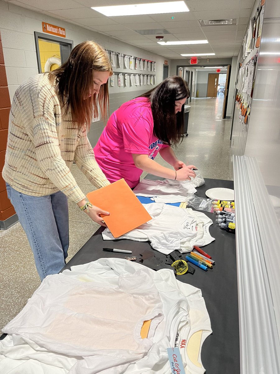 Shannon Butler (@shannonsbutler) on Twitter photo York High Senior Day of Service off to a great start at Seaford Elementary. #FalconFamily #YorkZone <a href="/YCSD/">York County School Division</a> <a href="/YHS_2024/">YHS Class of 2024</a> @yhs_falcons York High Senior Day of Service off to a great start at Seaford Elementary. #FalconFamily #YorkZone <a href="/YCSD/">York County School Division</a> <a href="/YHS_2024/">YHS Class of 2024</a> @yhs_falcons