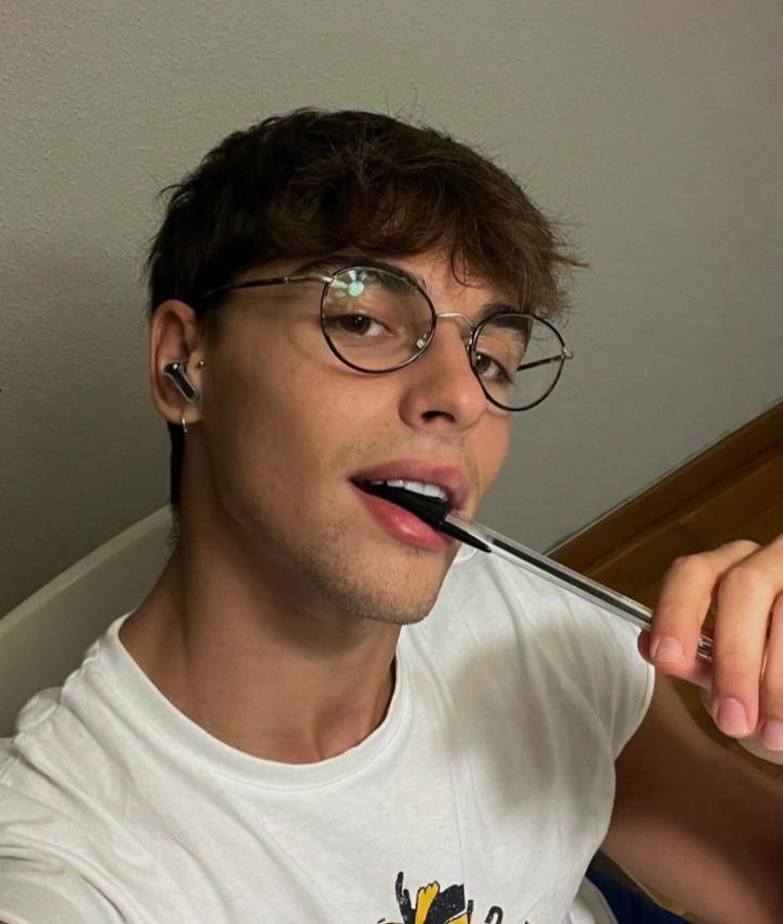 hi, i just got back to this rp world and in order to expand my social circle, so I do #openfollow for western rps only