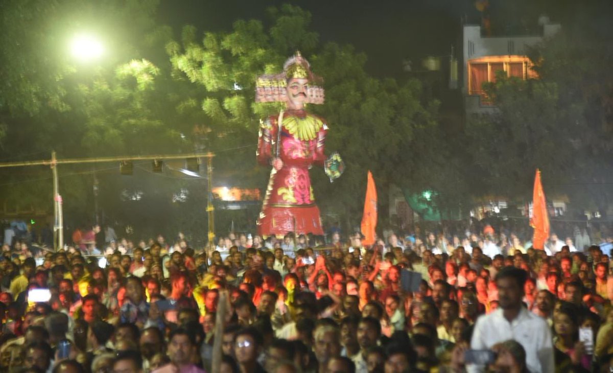 nitin_gadkari's tweet photo. ।। जय श्री राम ।।

रावण दहन, वैशाली नगर, उत्तर नागपुर #विजयादशमी #Vijayadashami #RavanDahan https://t.co/MLMx5KcnU0