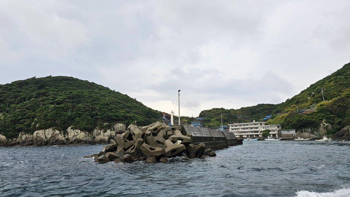 wugurushima's tweet photo. 鵜来島到着前 https://t.co/PsjtE0H6cI