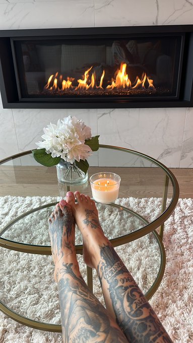 Who love tattoed feets 🔥 https://t.co/qcSQF0LMt2