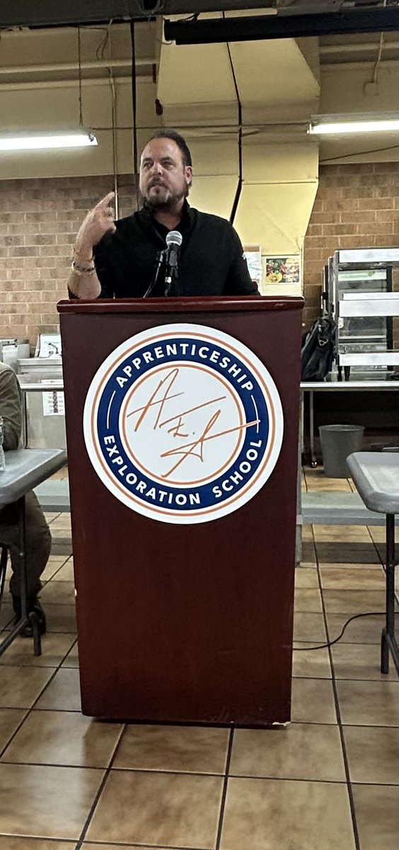LIUNALocal271's tweet photo. Lots of #LIUNA energy tonight at our monthly meeting. Thanks to @GSTMFSabitoni and VP&amp;NE Regional Manager Bianco for their powerful words about #LaborersRising #WeBuildRI https://t.co/VNpCt4ydtA