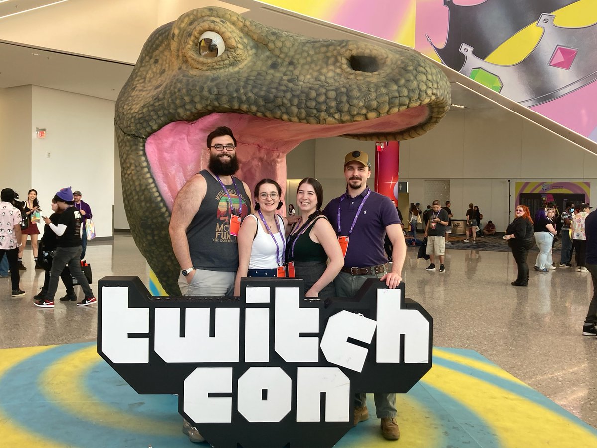 anchovybob's tweet image. Even we got a photo under the giant poggers. @Slaffsword 

Slaff is totally the one who broke the C. Uh yep. 

 #TwitchConLasVegas