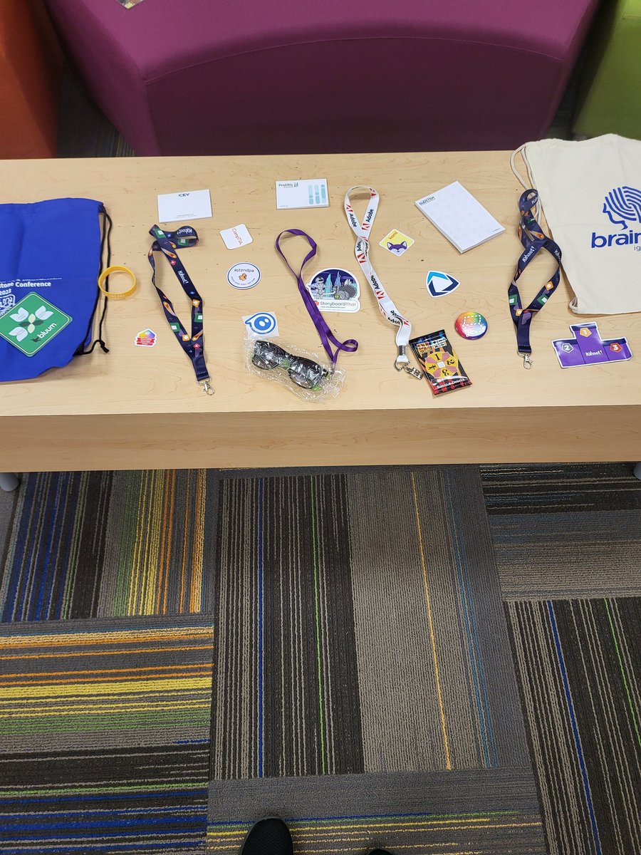 arowe915's tweet photo. It's Lunch and Learn P. D. day at Heritage High School! Today our teachers will learn how to use Canva to save time and to create more engaging lessons for their students! We have door prizes and freebies too! #nnpsitc https://t.co/horqK7kEzV
