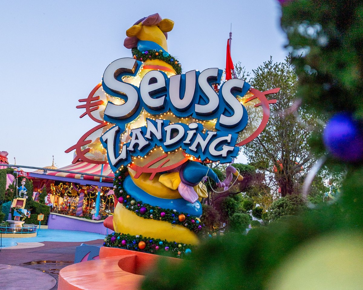 UniversalORL's tweet photo. It's beginning to look a lot like the Wholidays 👀 https://t.co/HS5h7bGRuA