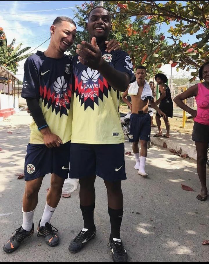 JLmarinho2's tweet photo. Você sempre vai ser eterno no meu coração irmão, eu te amo Meu10, meu craque😭💔⚽️💔😭⚽️ https://t.co/oTAgJ1bJTe
