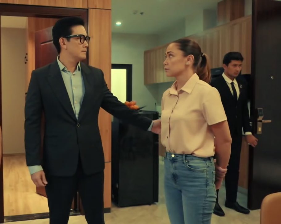Jochard__Lovers's tweet photo. Grabe I thought he was gonna touch her 
HAHAHAHAHAHAHA hopia 😭🤣
#UnbreakMyHeart #JoChard https://t.co/cJNVZoeTtF