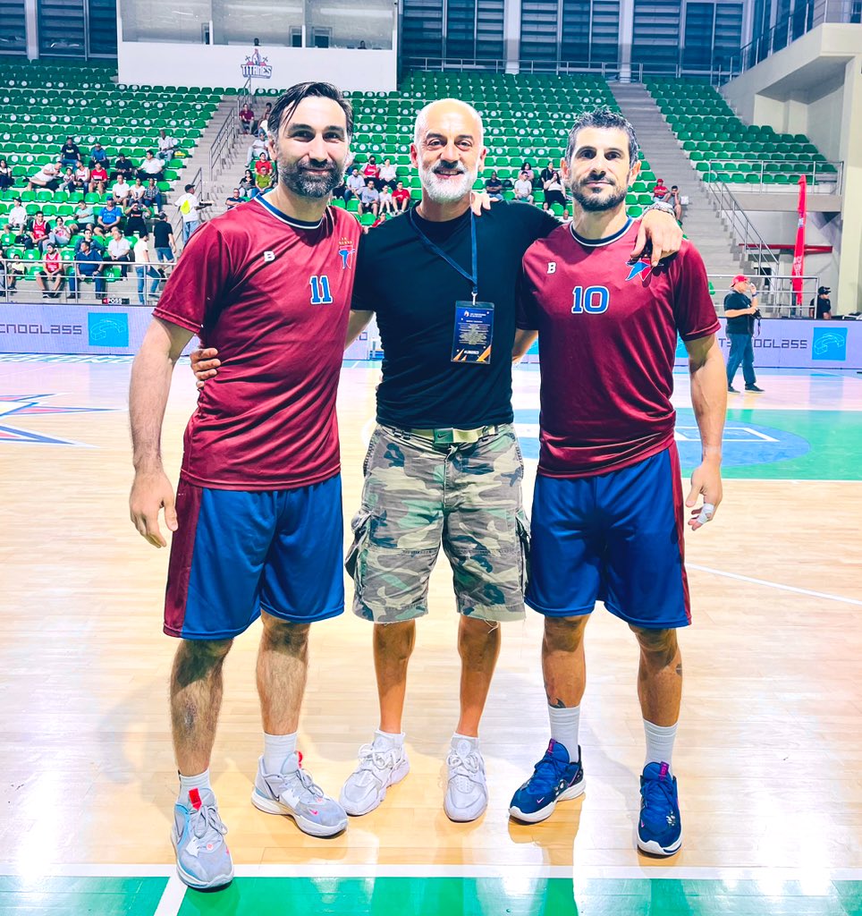 🐐➕🐐

Orgullo de #LaFamilia ❤️♾️