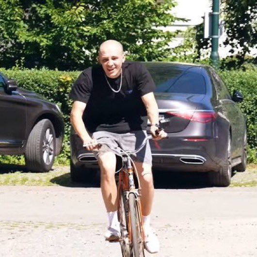 mazvrek's tweet photo. znajdź różnice wersja hard #mafiairl https://t.co/lMwt9L451N