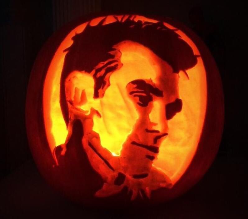 895WAHS's tweet photo. Happy Halloween! 👻 Tune in to 60 Minutes of Eccentric Radio today for a little Morrissey Halloween show 🎃 Listen 🎧 in #Detroit at 89.5 WAHS this Tuesday 5pm (replay Sat 1pm) or worldwide at https://t.co/TE5jt97mXu https://t.co/UOHMdPuNOY