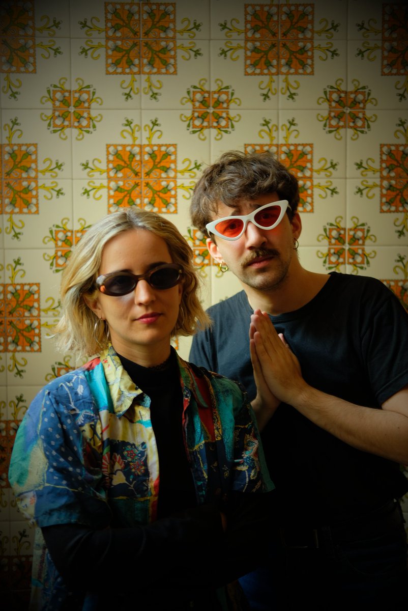 👋 + 🙏

Ya llega el día FOLKS! María Codino <a href="/mariacodino/">mariacodino</a> presenta su disco "Tiene Que Haber Un Mapa", con <a href="/RenzoMontalbano/">Renzo Montalbano</a> en <a href="/LatangenT/">La Tangente</a> 🧡 La cita es este jueves a las 20:30 🗺️

Nos vemos ahí? Entradas por acá :) tickets.latangente.com.ar/musica/maria-c…