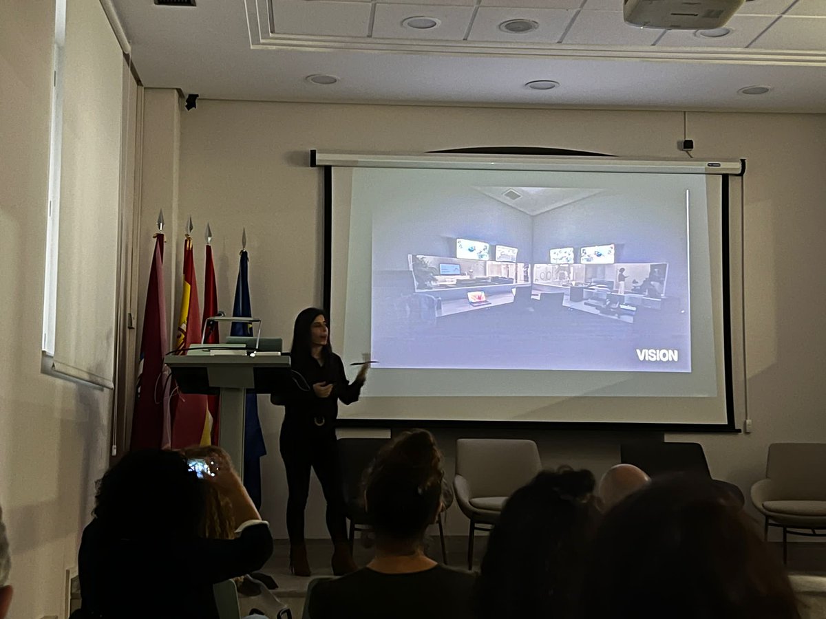 ScrollUp tweet media