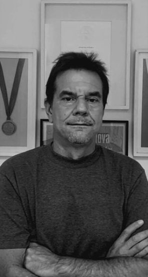 É com enorme pesar que nos despedimos de Alex Moreira, músico multi-instrumentista, produtor, arranjador, e pioneiro da bossa eletrônica.

Fica o nosso agradecimento e nossas condolências aos familiares e amigos.