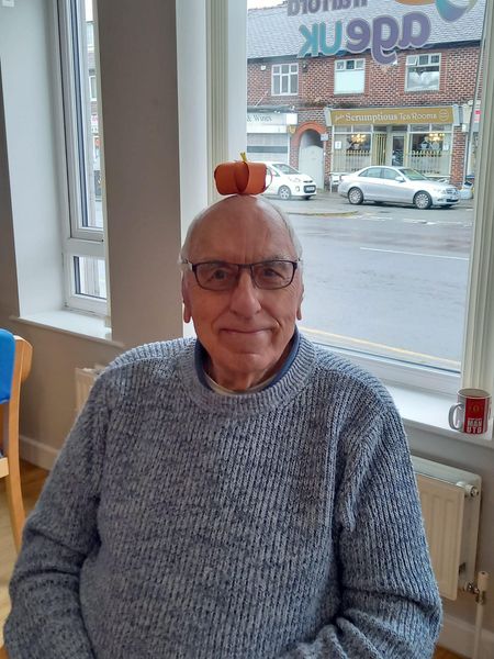 AgeUKTrafford's tweet photo. Getting ready for Halloween in day support with some pumpkin craft activities! 🎃
Here are Alan, Terry and Ivan’s creations! ✂️🎨
#halloween #passionforlife #memoryloss #ageuktrafford #ageuk #dementia #daysupport #daycare https://t.co/UedteIBWYa